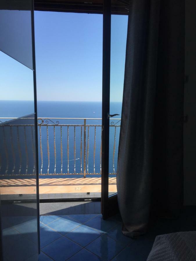 Отель Carluccio'S Stanza Privata Vista Mare Фуроре Экстерьер фото