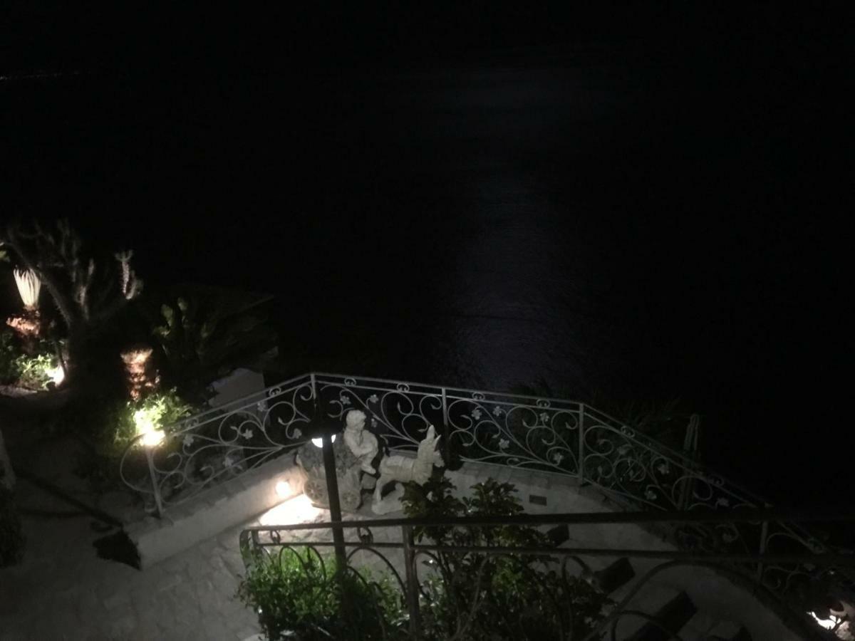 Отель Carluccio'S Stanza Privata Vista Mare Фуроре Экстерьер фото
